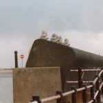 Betonteddys / Concrete teddies in New Brighton looking at the sea